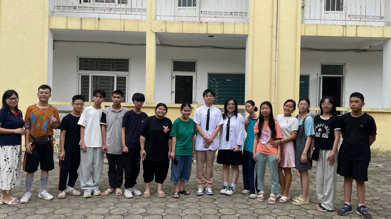 With students at the Nguyễn Đình Chiểu School for the Blind.