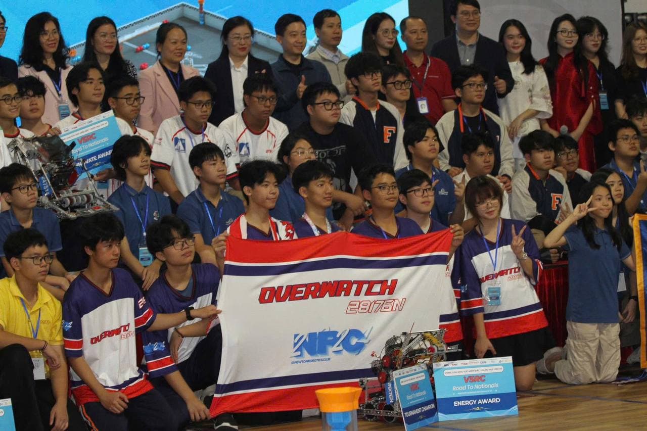 Team Overwatch 28176N with the Tournament Champion and Energy Award signs