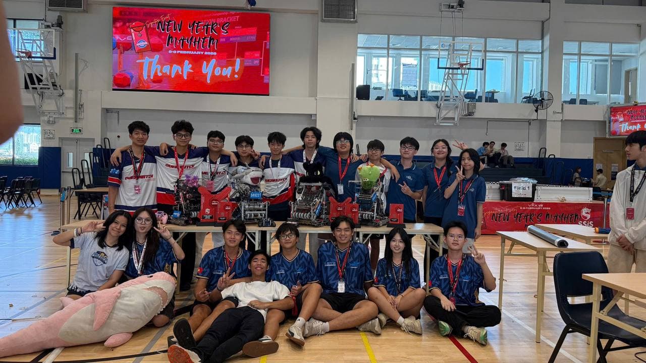 The send-off ceremony for Vietnam's VEX Worlds teams